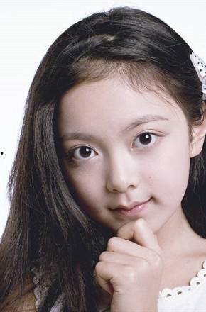 左玲珑个人资料,才华横溢的年轻艺术家，艺术与人生的完美融合